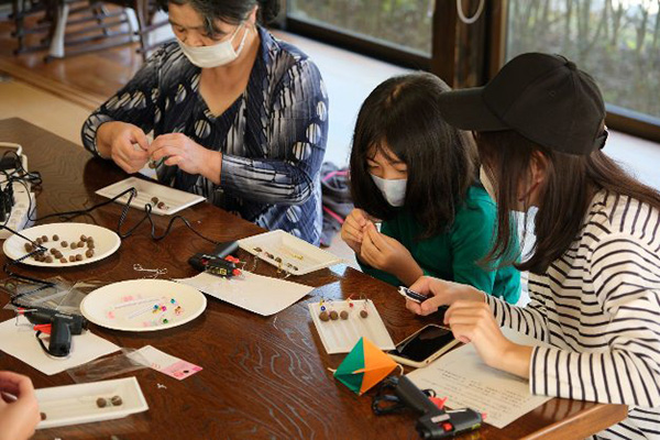 大子町で「ふるさと魅力発見隊 茶の実収穫・アクセサリー作り体験」を実施しました